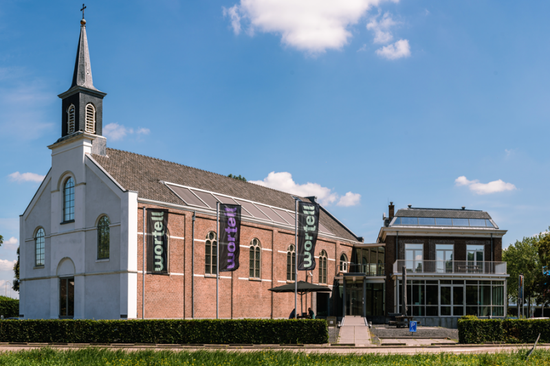 Schipholweg 641, Lijnden